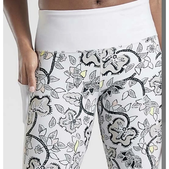 Athleta Affirmation 7/8 Floral Leggings in White Size Medium - Picture 3 of 12